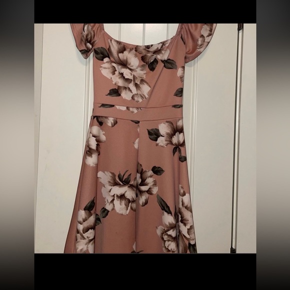 Flowered dress. Wore for Easter a few years ago and I never wore it again! - Picture 2 of 2